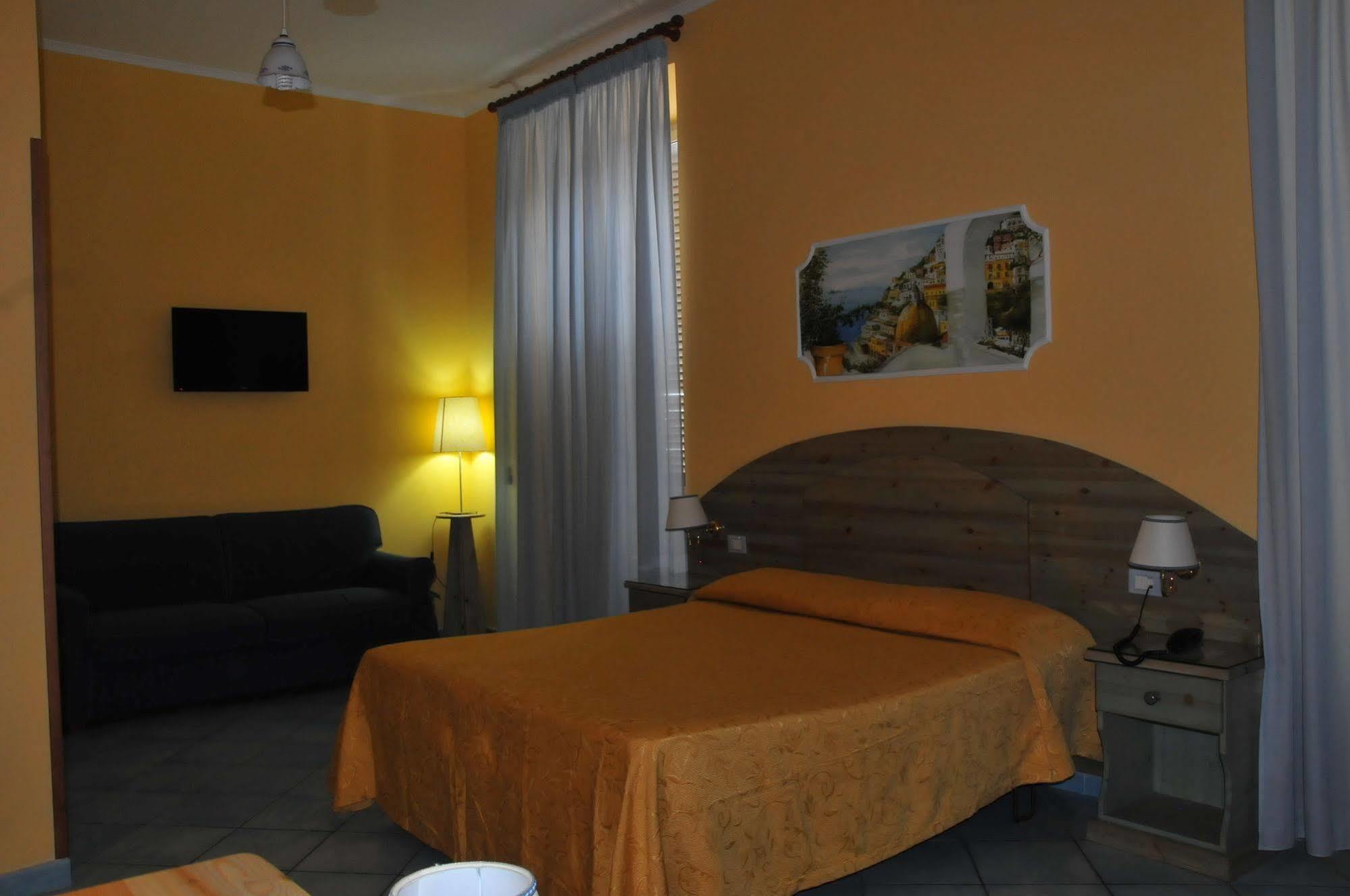 Hotel Potenza Napoli Bagian luar foto